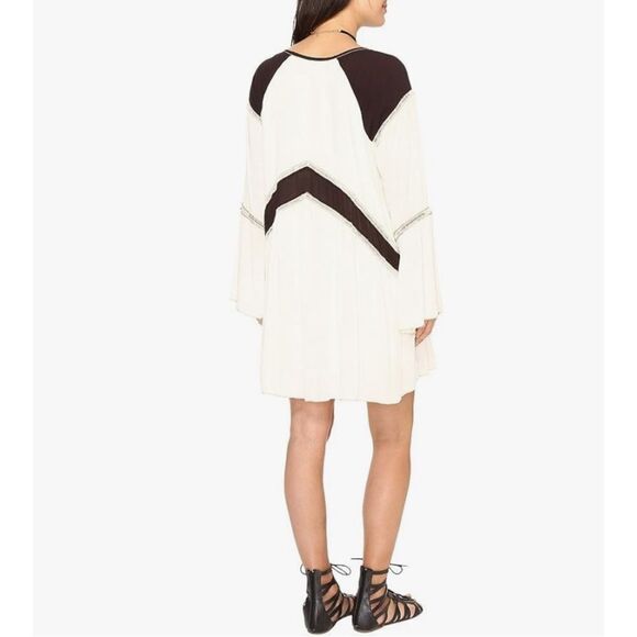 🔥🔥5 for $25🔥🔥 Amuse Society White Black Bell Long Sleeve Mini Bohemian Dress - Picture 3 of 10